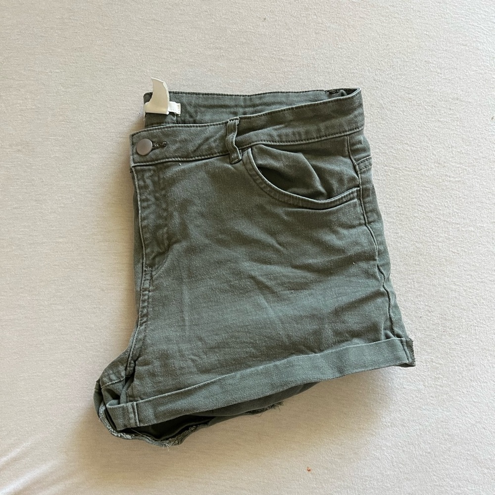 H&M Hi Rise Shorts - Picture 3 of 3